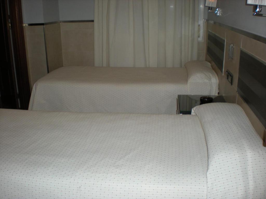Hostal La Hispanidad Малага Екстериор снимка