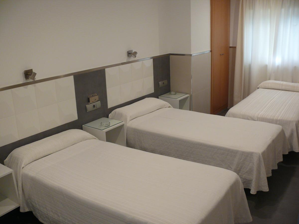 Hostal La Hispanidad Малага Екстериор снимка