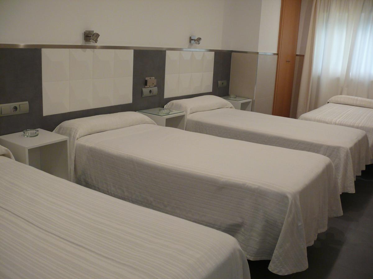 Hostal La Hispanidad Малага Екстериор снимка