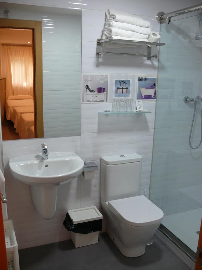 Hostal La Hispanidad Малага Екстериор снимка