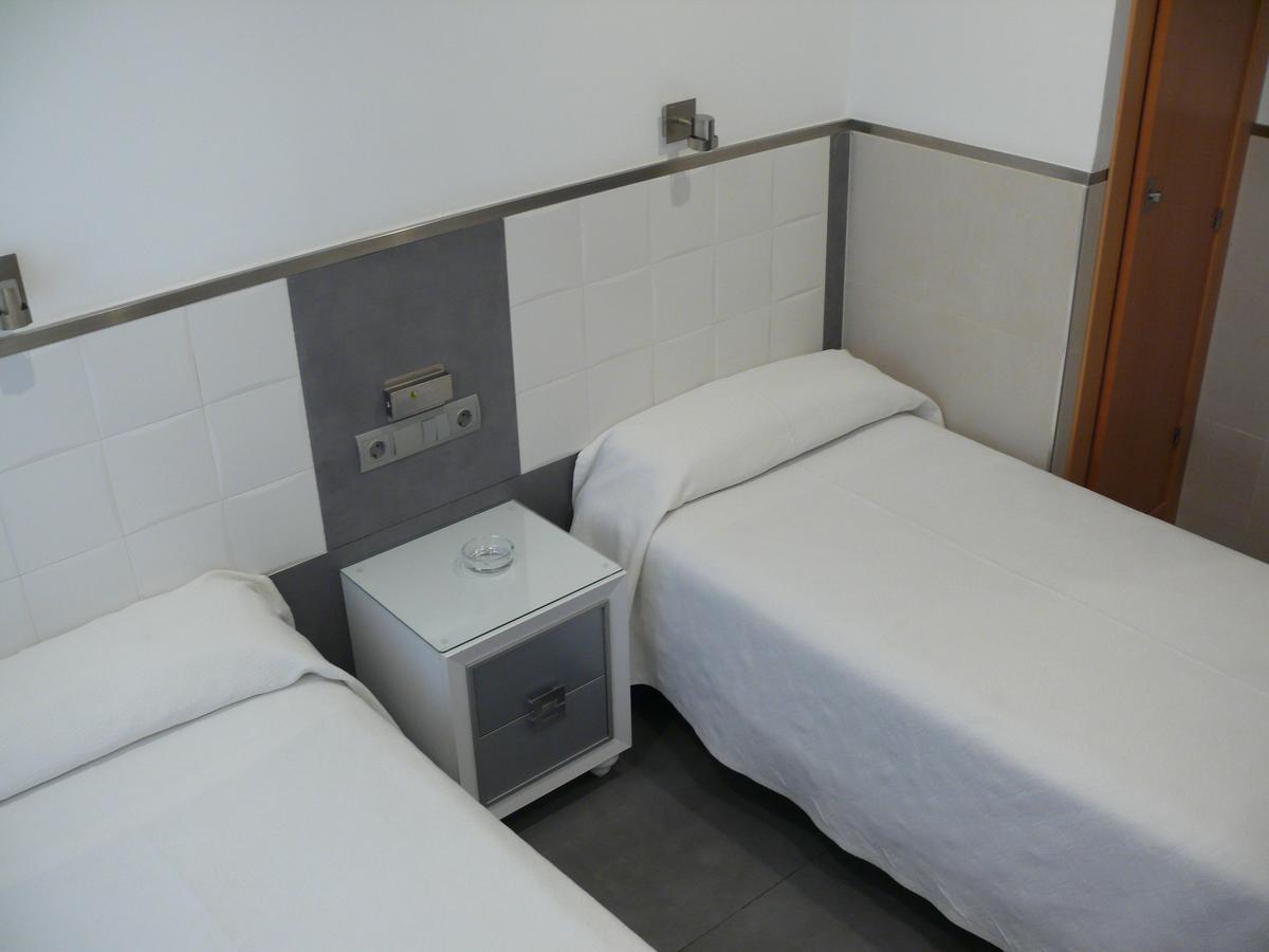 Hostal La Hispanidad Малага Екстериор снимка